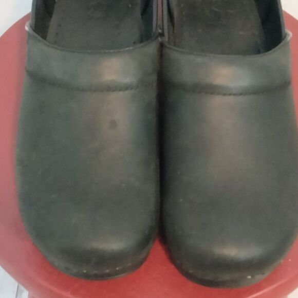 "Dansko" woman's shoes   - Picture 1 of 11
